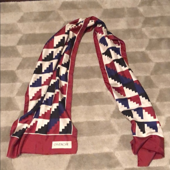 Beautiful givenchy silk scarf - Picture 3 of 3